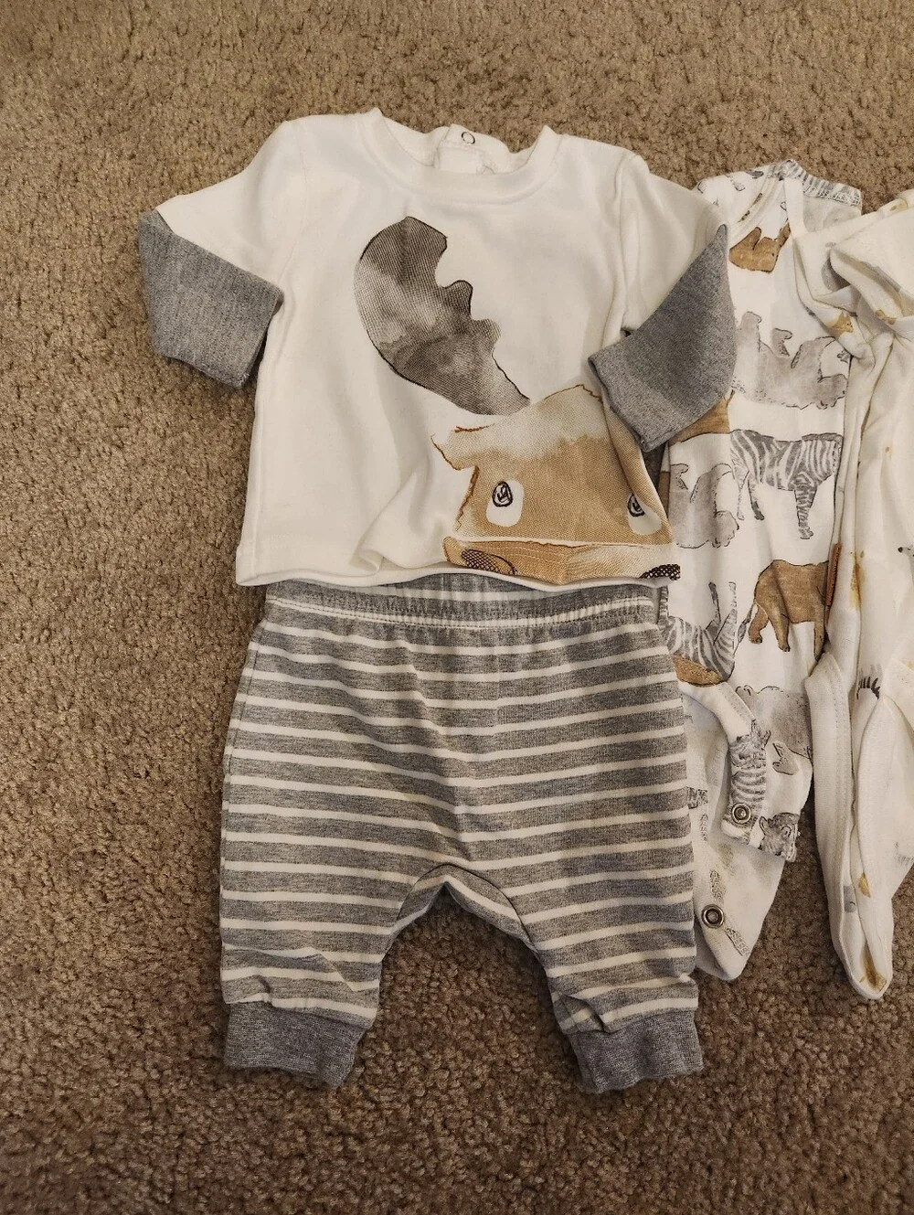 Lot of Newborn & 0-3M Bodysuits & Outfit Baby Boy Unisex Animals Stripes